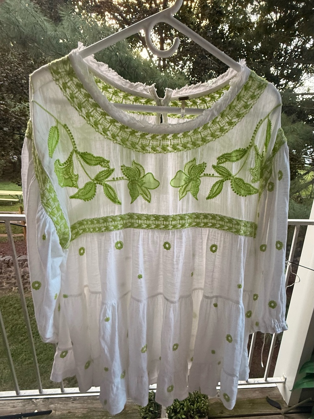 Free People Embroidered Boho Top – Size M